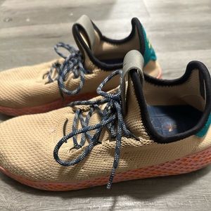 Adidas Pharrell Williams Hu tennis shoes used good condition size 8